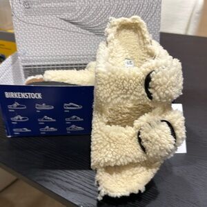 Birkenstock cream shearling teddy Arizona shoes size 40 (US 9-9.5) - New in Box